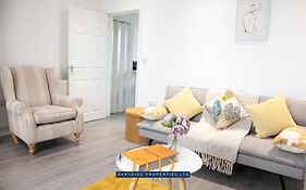 The Knutton House - Spacious Comfort By Parydise Properties - Leisure & Business Stays - Sleeps 7